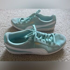 Puma Suede Sneakers Size 8.5, Light Blue